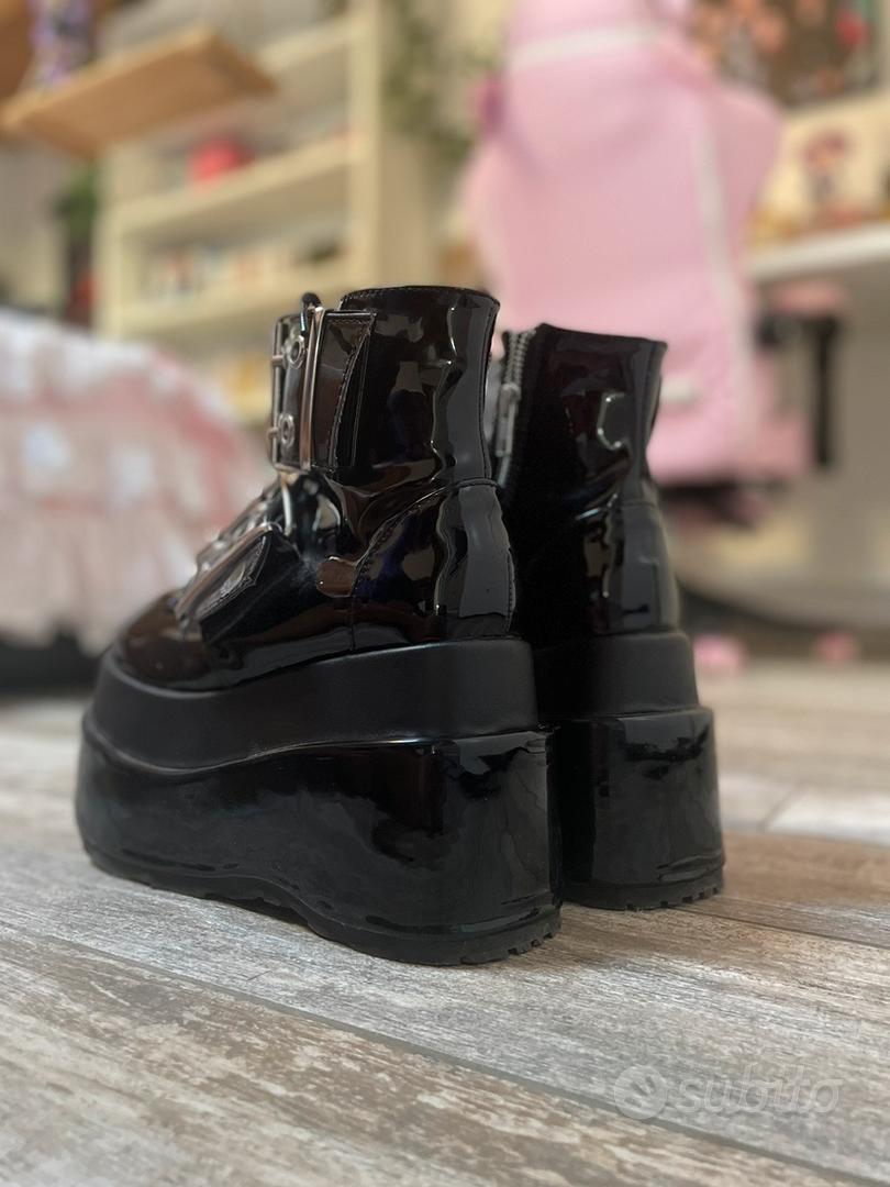 Demonia deals scarpe negozi