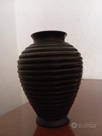 Antico vaso futurista pietra pece Ragusa 