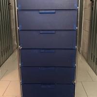 Cassettiera Kartell modello Mobil blu cobalto