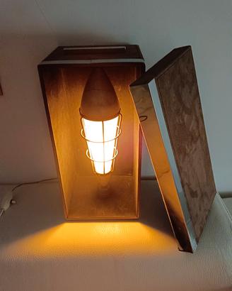 Lampada da tavolo iin scatola 