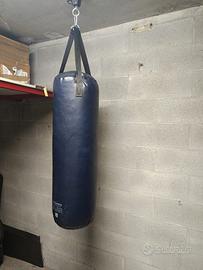 Sacco da boxe con gancio