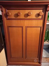 Appendiabiti e mobile per ingresso