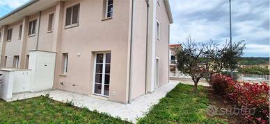 MONTALE, VILLETTA ANGOLARE NUOVA CON GIARDINO