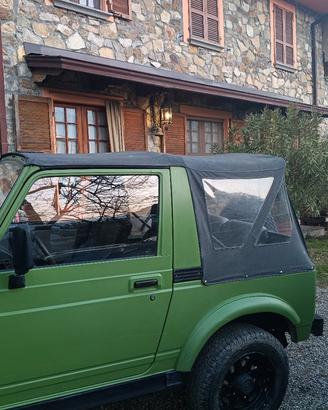 capotta nera Suzuky samurai