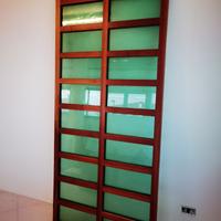 Pannello divisorio ciliegio e vetro verde