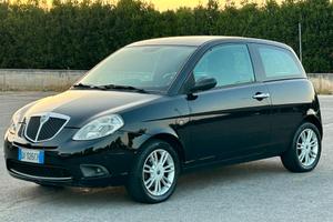 Lancia Ypsilon 1.3 MJT 75 CV Versus