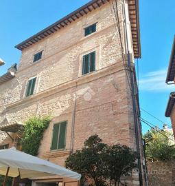 CASA SEMINDIPENDENTE A SPELLO