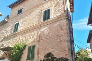 CASA SEMINDIPENDENTE A SPELLO