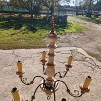 Lampadario shabby chic in legno