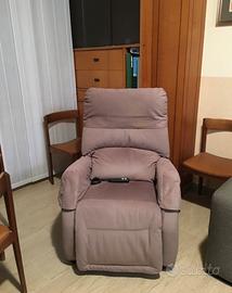 Poltrona elettrica alzapersone anziani e disabili