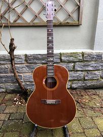 Chitarra acustica di liuteria