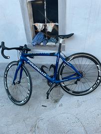 Bici da corsa blu