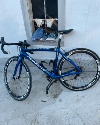 Bici da corsa blu