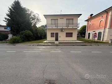 Villa di 220 m² con 5 locali e box auto doppio a C