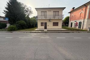 Villa di 220 m² con 5 locali e box auto doppio a C