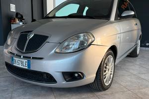 Lancia Ypsilon 1.3 MJT 90 CV Platino PARI AL NUOVO