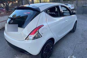 Lancia y