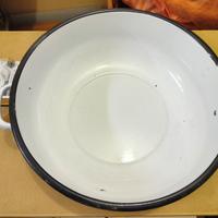 Bacinella vintage in acciaio smaltato bianco