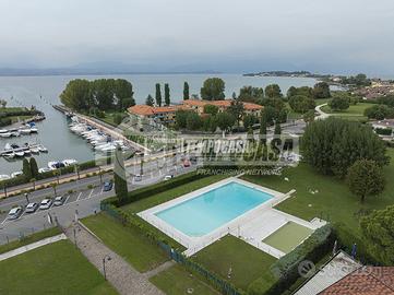 BILOCALE IN RESIDENCE CON PISCINA CON POSTO AUTO D