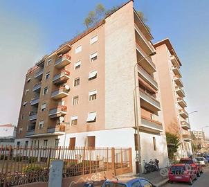 Appartamento di 81 m² con 4 locali e box auto a Mi