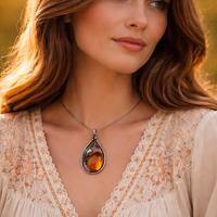 Girocollo argento con pendente ambra stile liberty