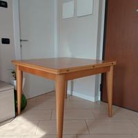 Tavolo allungabile e sedie