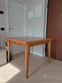 Tavolo allungabile e sedie