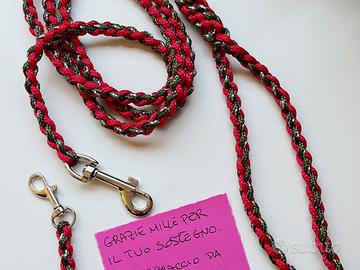 Guinzaglio rosso e militare