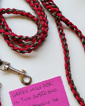 Guinzaglio rosso e militare