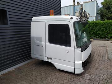 Cabina Actros - letto, tetto basso