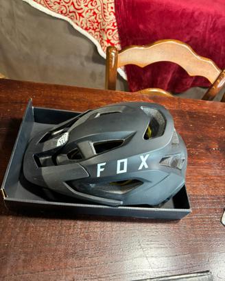 Casco fox