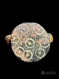 Piccolo anello romano antico da bambino talismano