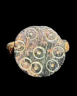 Piccolo anello romano antico da bambino talismano