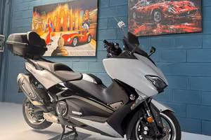 T MAX 530 DX ICE FLUO MY2019