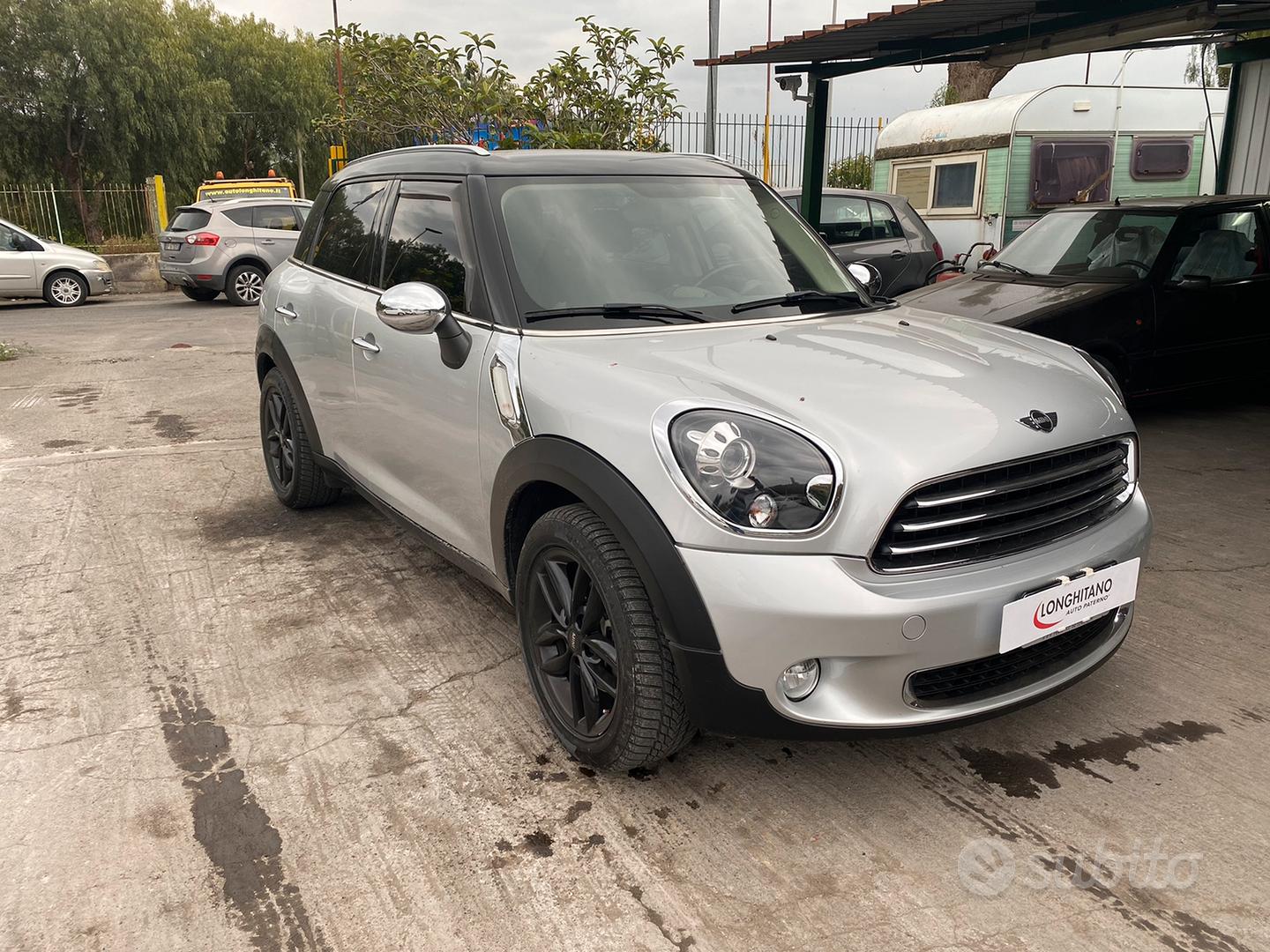 Noleggia la MINI Countryman a Milano