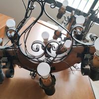 Lampadari in legno e ferro battuto
