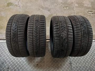 4 Pirelli invernali Run Flat 225/40 R19 93H e 255/