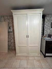 Armadio antico in legno