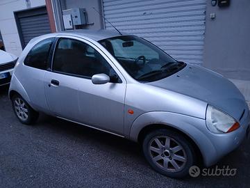Auto Ford Ka colore grigio chiaro anno 2004