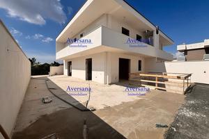 Villa capotila con piscina e fotovoltaico