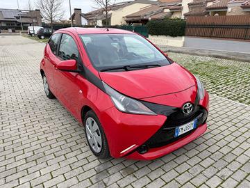 Toyota Aygo 1.0 VVT-i 69 x-play *NEOPATENTATI*