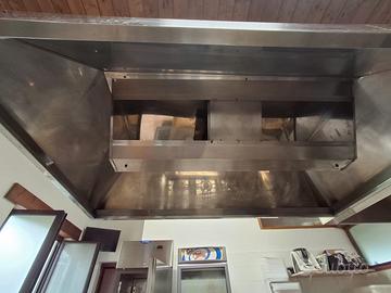 Cucina 8 fuochi e cappa professionale