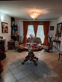 4 vani, due bagni, box auto