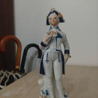 Statuina vintage Capodimonte in porcellana