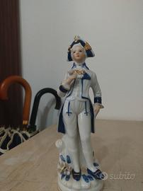 Statuina vintage Capodimonte in porcellana