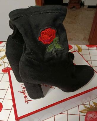 Stivaletto nero con rosa n° 37