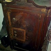 Cassaforte Antica in legno e metallo 