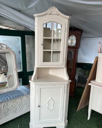 Angoliera rivisitata in stile shabby chic