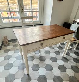 piccolo tavolo antico + sedie