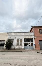 Capannone in zona centrale e servita